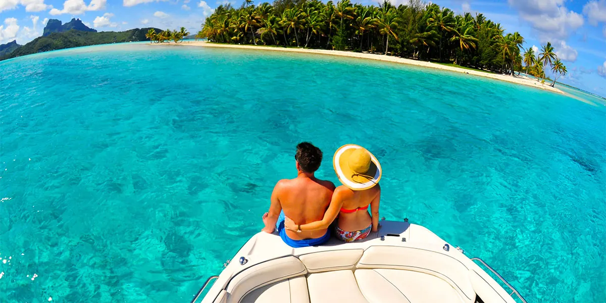 Love Boat Tours – A Timeless Photo Safari for Lovebirds.