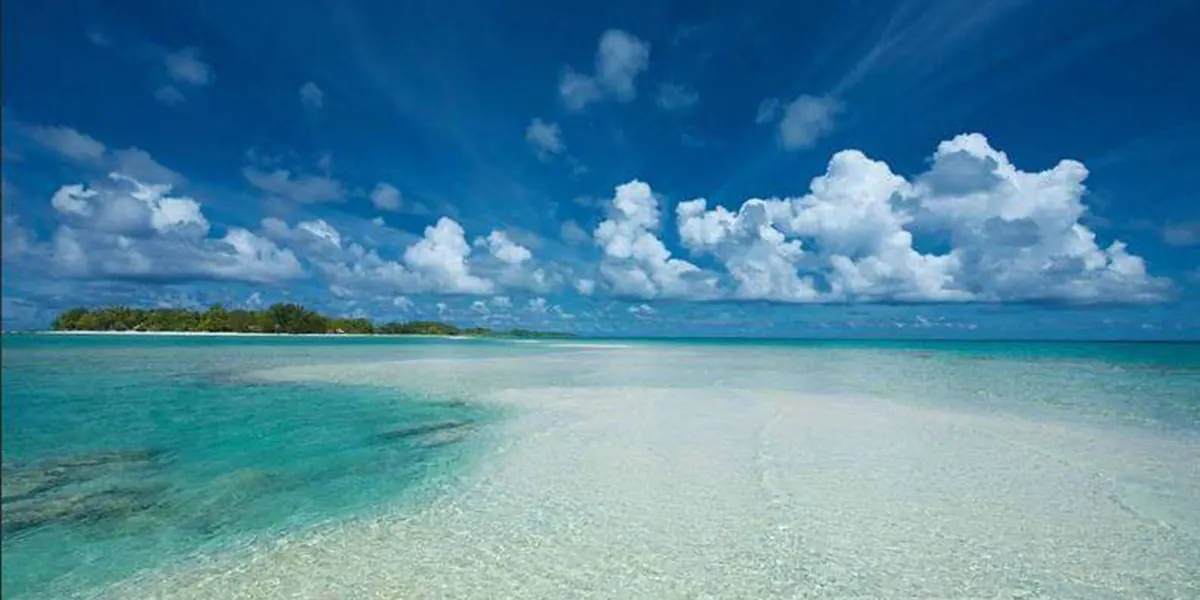Rangiroa – surrounded in blue (2)